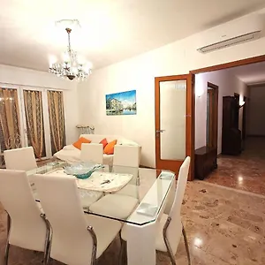 Apartament Laura Venice 4 P. 15 M To Venice, Mestre